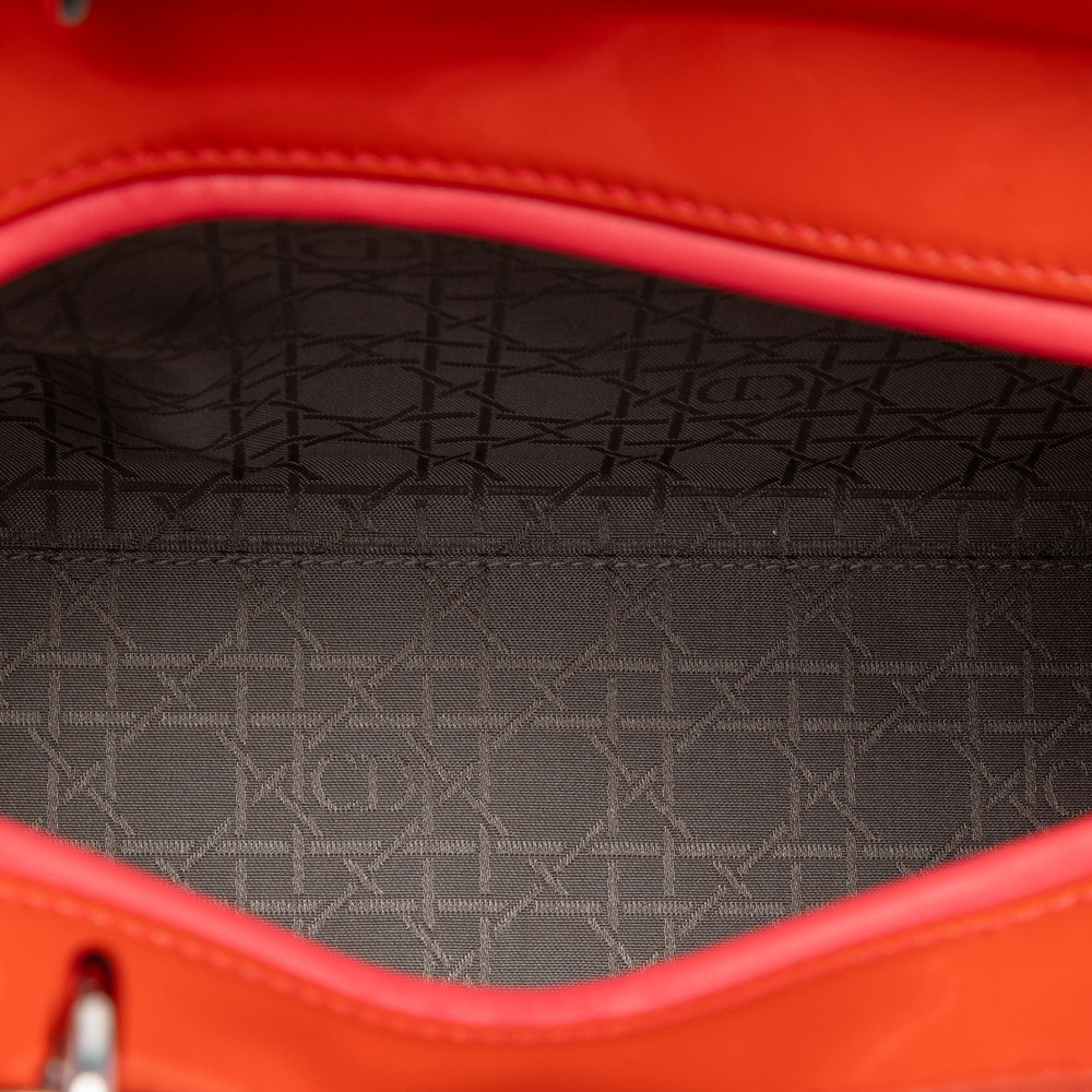 Pre-Loved Dior Large Patent Cannage Lady Dior - Picture 4 of 7